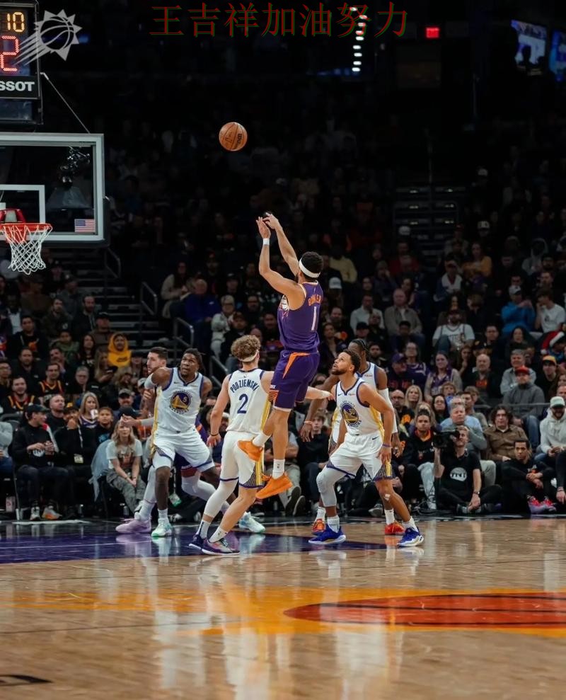 布克状态回升引发热议 进攻效率提升成为亮点 布克状态回升引发热议 进攻效率提升成为亮点